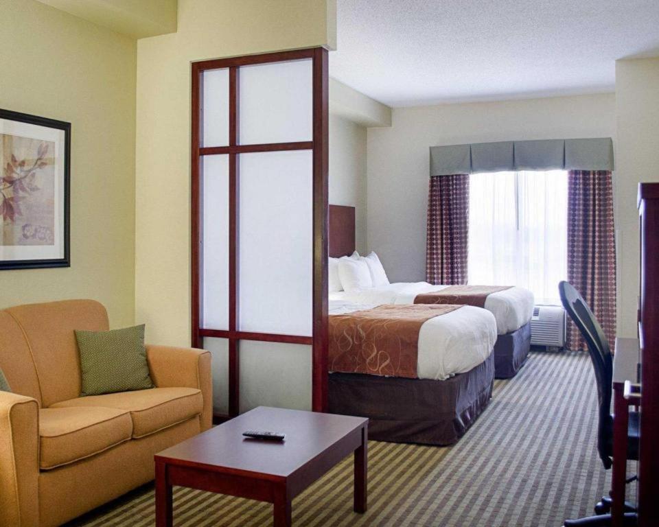 Comfort Suites Гринвуд Экстерьер фото